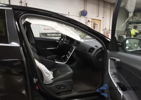 2015 Volvo S60 T5 Premier z USA, uszkodzony, nr VIN YV1612TKXF1344979